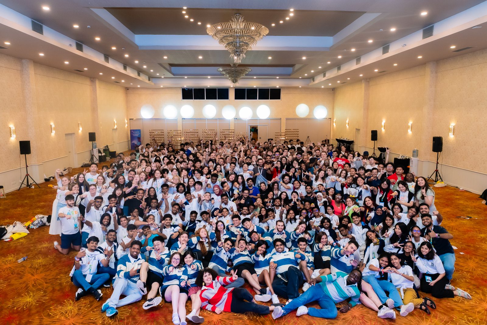 Hunderte AIESEC-Mitglieder bei einem internationalen Treffen